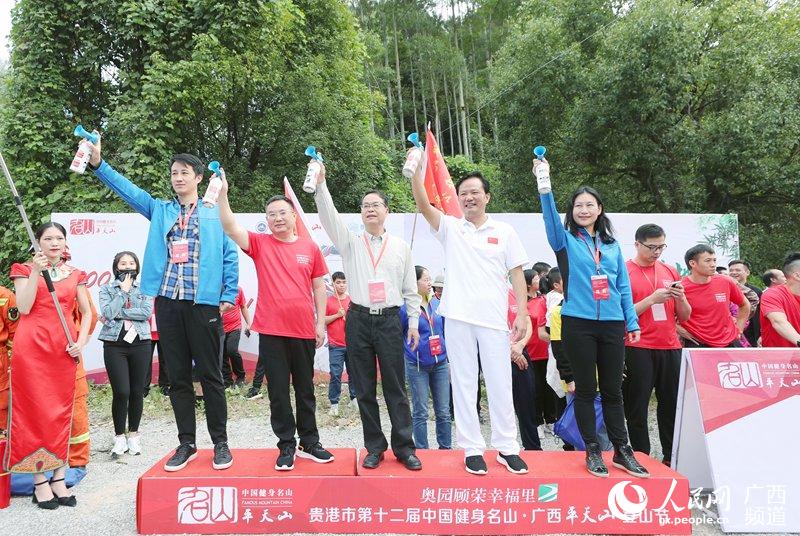 鳴槍開賽。王勇攝