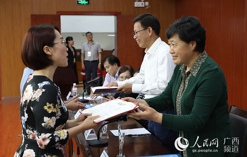 �쵼�ͼα�Ϊ��ѡ�ְ佱����ʥ����