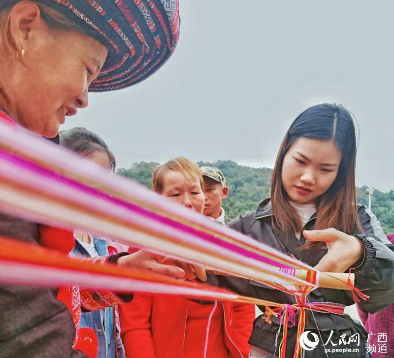 ��ɫѧԺѧ����������ѧ���塣��������ƶ����սָ�Ӳ���ͼ