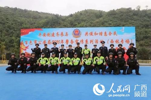 合影。李書願攝