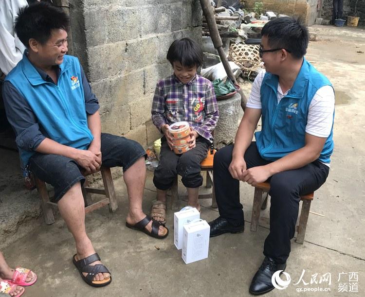 �̹�԰��ƶ��Ա�͡��ϴ峤��һͬ�����˷ɣ��У�����ο��