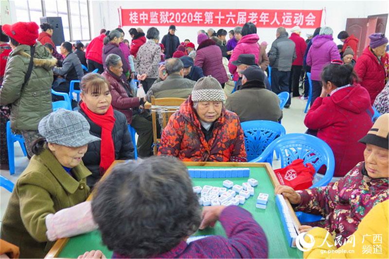 麻將比賽。蒙雲攝