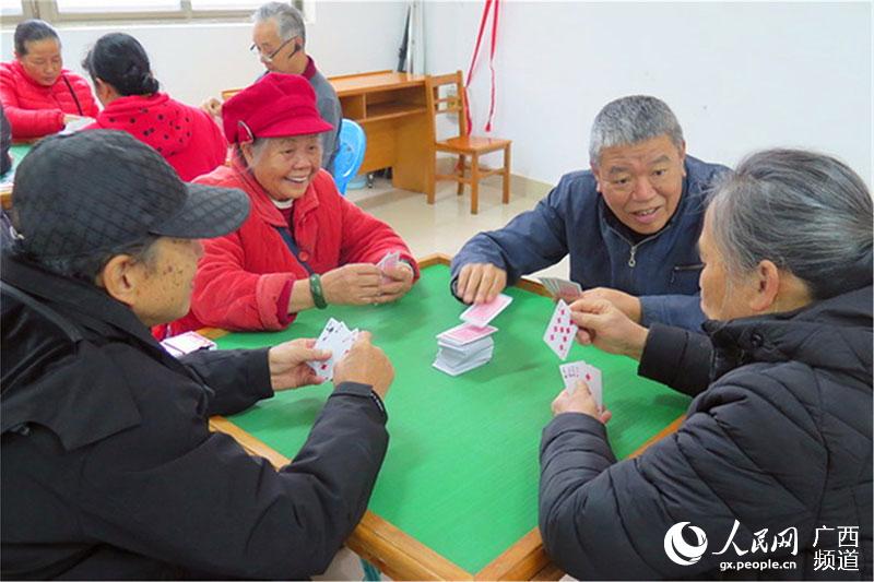 扑克比賽。蒙雲攝