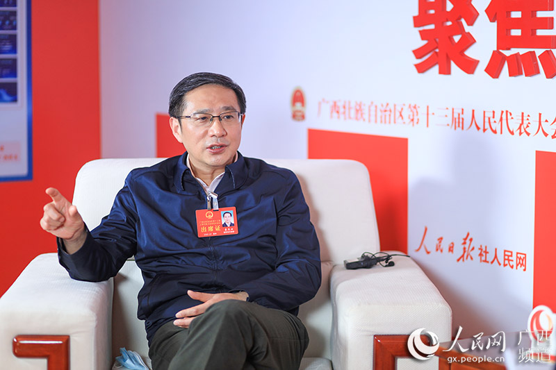 全國人大代表、自治區國資委主任李杰雲接受人民網專訪。吳明江攝