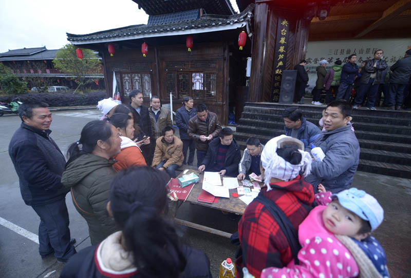 圖為分紅現場。滾億忠攝