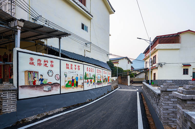 風貌改造后的陽朔農村一景。陽朔縣鄉村風貌辦供圖
