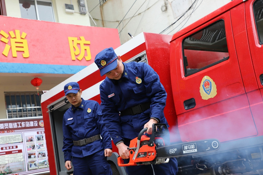 רְ����Ա���ճ�ά���豸���»����