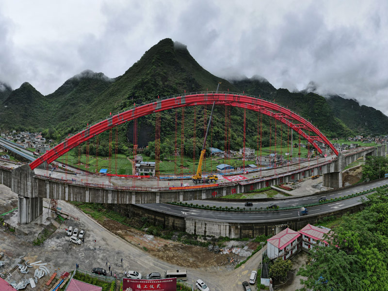 竣工后的澄江雙線特大橋180米連續梁。邢星攝