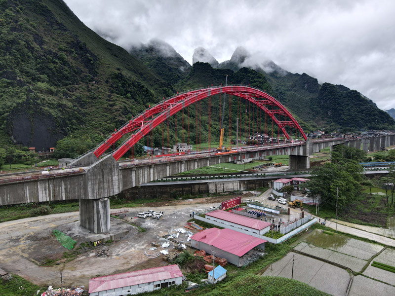 竣工后的澄江雙線特大橋180米連續梁。邢星攝