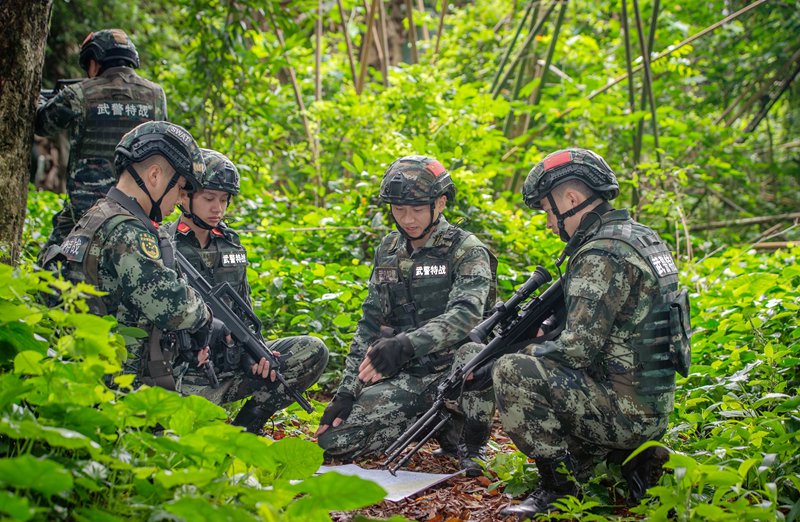 武警官兵明確作戰計劃。