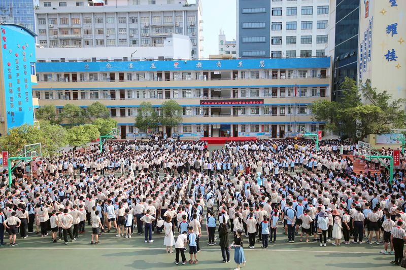 防震減災科普宣傳走進校園。歐志斌攝