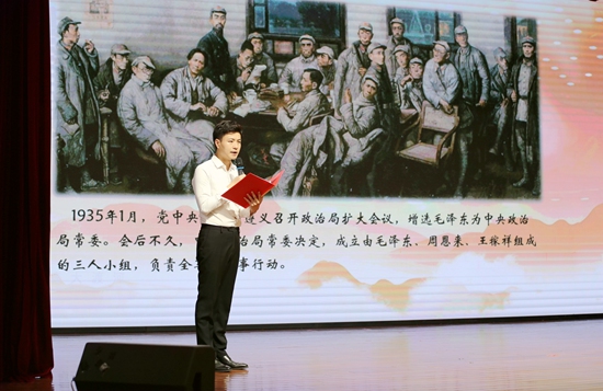 青年講述新民主主義革命時期黨史故事。陸威攝
