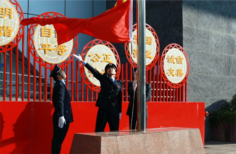 广西各级税务机关举行新春升国旗仪式