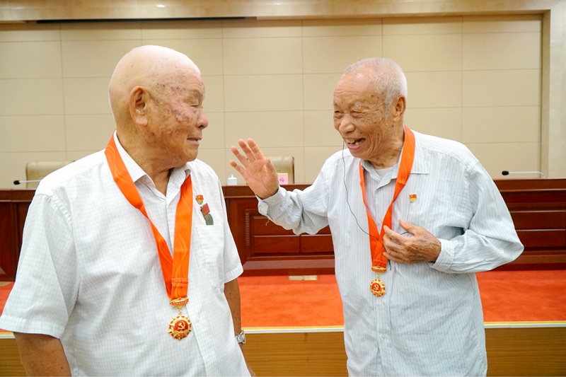 玉林市直機關老黨員親切交流。玉林市委組織部供圖