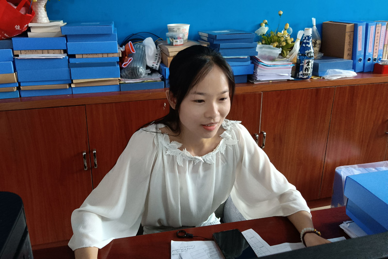 优秀返乡青年.韦舒婷摄