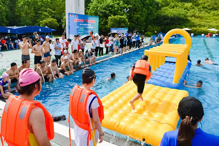 南宁市建设工会举办水上趣味运动会