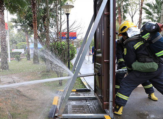 华体会官方网站柳州市消防救济支队以设备改造立异鞭策救济才能转型进级(图2)