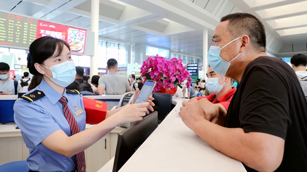 ��������ڼ䣬������վ����̨������Ա����ÿ���ѯ��������