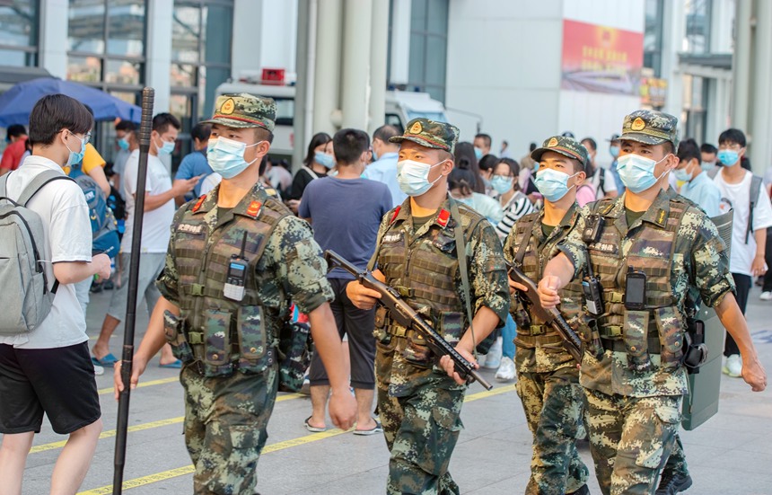 廣西貴港武警官兵國慶假日堅守崗位保平安