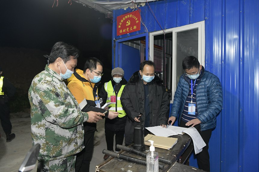 12��1������������ί��ί���ؼ�ί��ǡ���ί�����������ڰ�����1226�籮����ҹ�䶽��������ع����������ؼ�ί��ί��ͼ