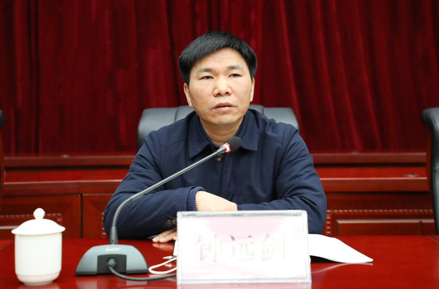平桂區委常委、組織部部長鐘遠劍在會上講話。平桂區委組織部供圖
