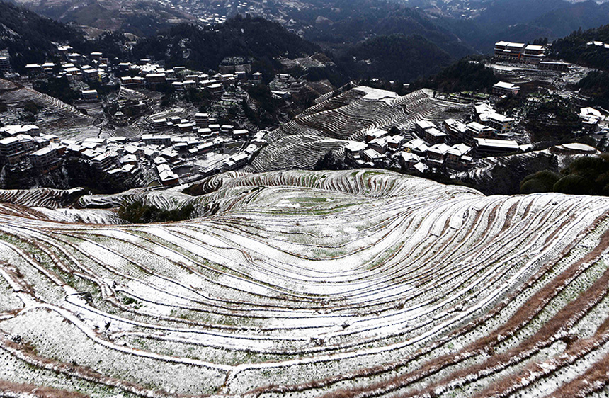 2月23日，广西龙胜各族自治县龙脊梯田雪景。
