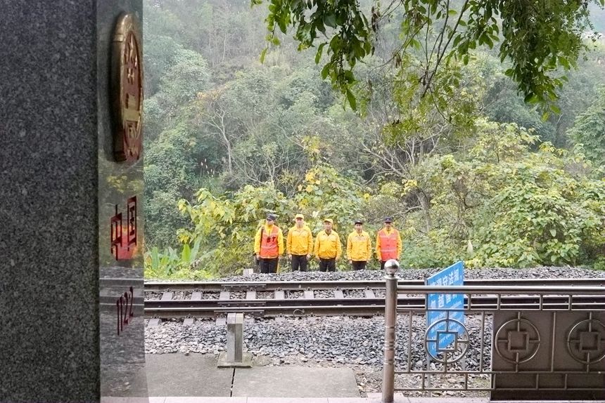 ��·ְ���ڽ籮ǰ�жӽӳ�����������