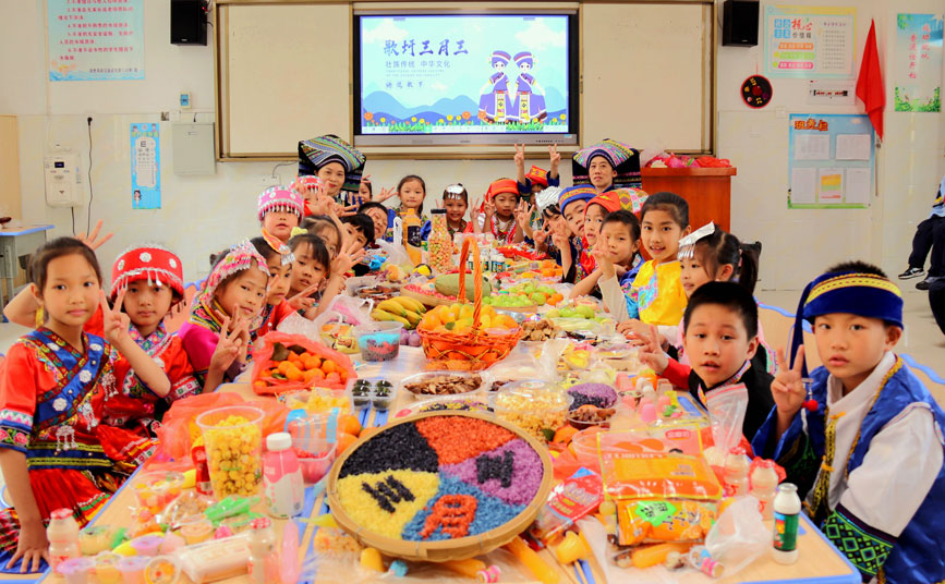 ���꼶10���ѧ���ڻ��조�����������ա��ҽ���ӭ���ڶ�Сѧ��ͼ