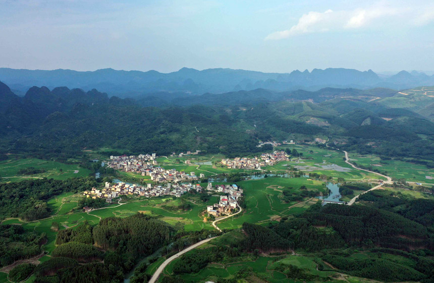 廣西柳州市融安縣大良鎮新和村的田園美景。