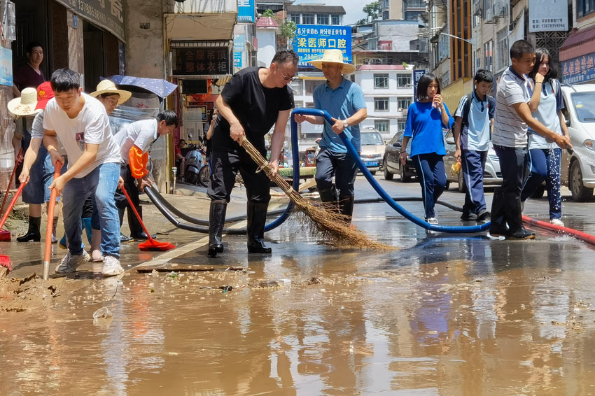ƽ�����ļҰ����쵼��ͷ��չ�ֺ����ٹ�����ƽ����ί��֯����ͼ