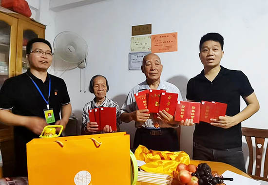 慰问活动现场。张春梅摄