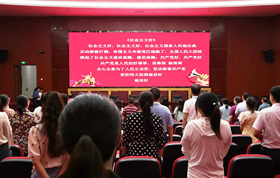 培训班学员集体传唱红色歌曲。王士嘉摄