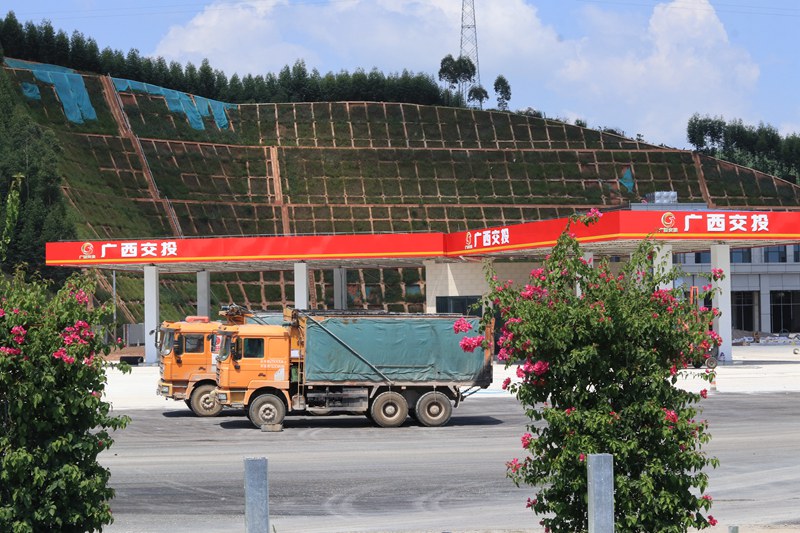 平果至南宁高速公路。梁琼之摄