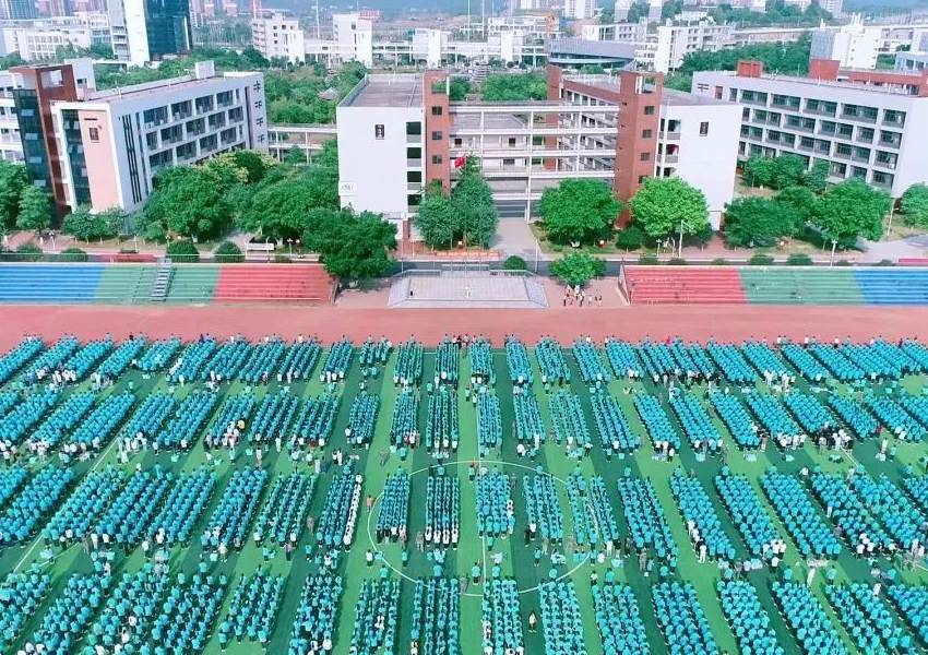 柳一职校园风景图。刘艳摄