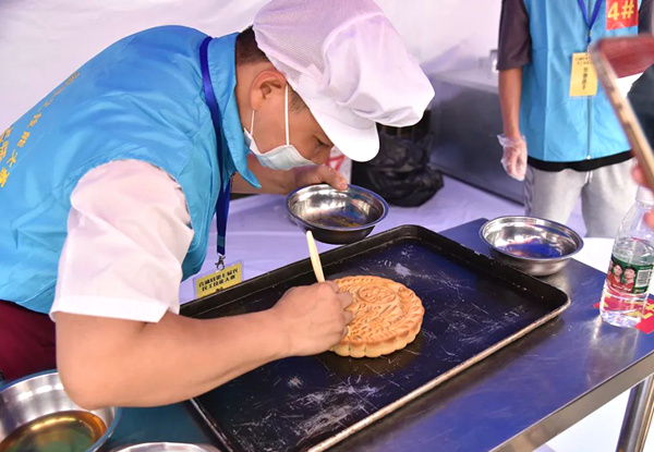 月饼制作比赛。