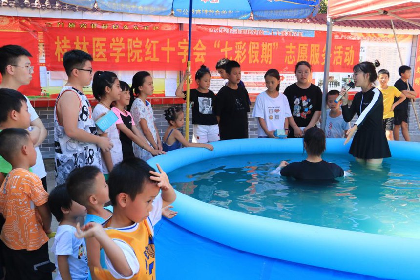 防溺水教育活动。桂林医学院供图
