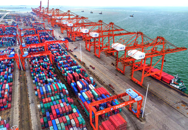 钦州港30万吨进港航道支航道工程。