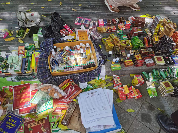 缴获的壮阳类假药。