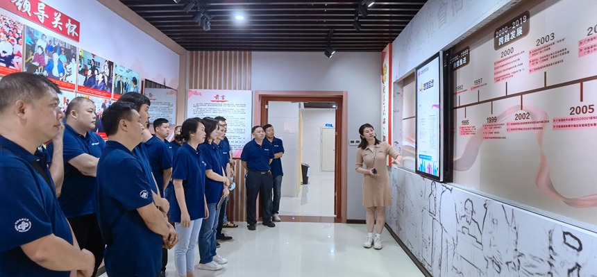 中心桂南管理處參觀廣西福彩文化展示館，重溫廣西福彩奮斗發展歷程。