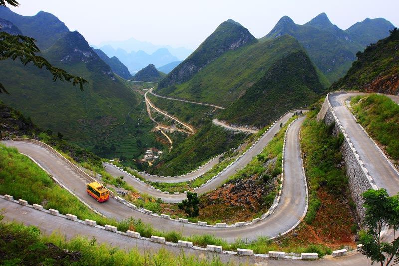 《建设“四好农村路” 擘画乡村振兴图》组照（大化北景盘山公路）