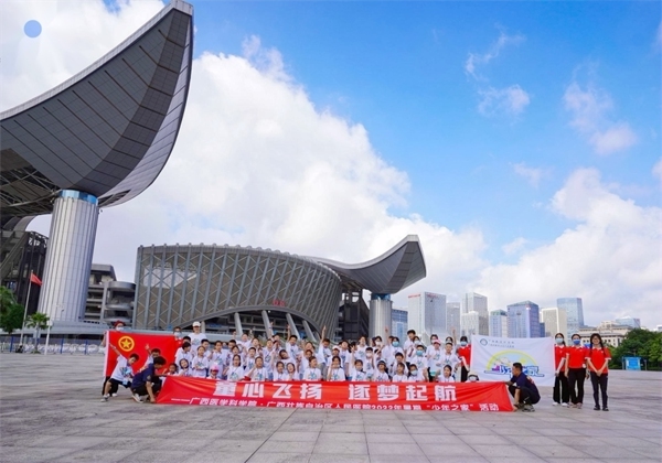 合影。秦小敏摄