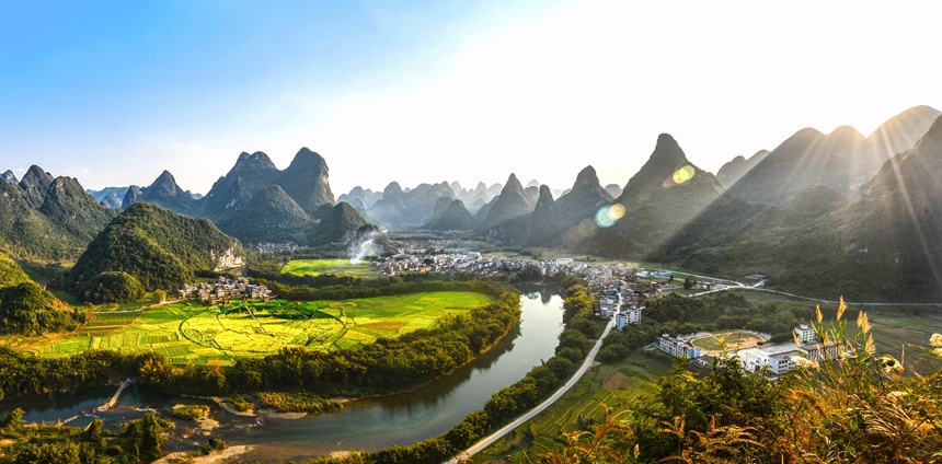 壮美公路兴旺乡村。自治区公路发展中心供图