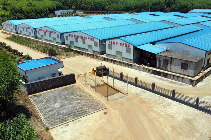 武宣县康顺家禽养殖有限公司位于灵湖村。