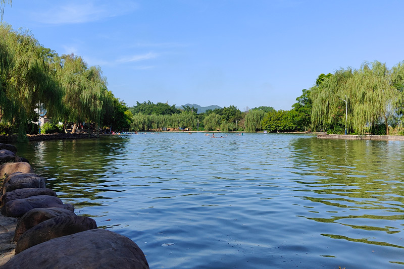 灵湖景观图。