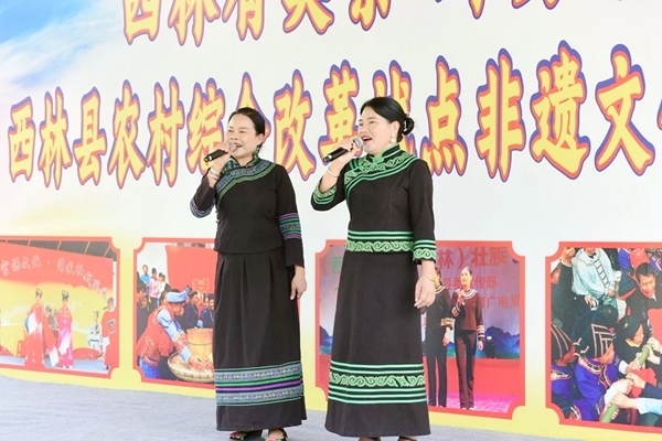 山歌演唱。黄燕群摄