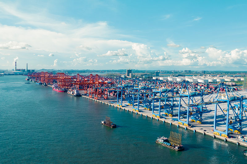 钦州港码头货运繁忙。广西自贸办供图