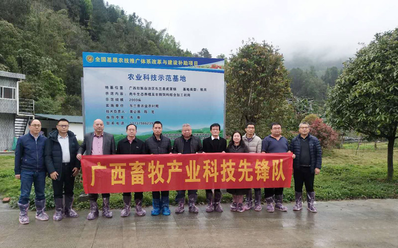 乡村振兴科技特派员滕少花到武篆东里村开展服务。
