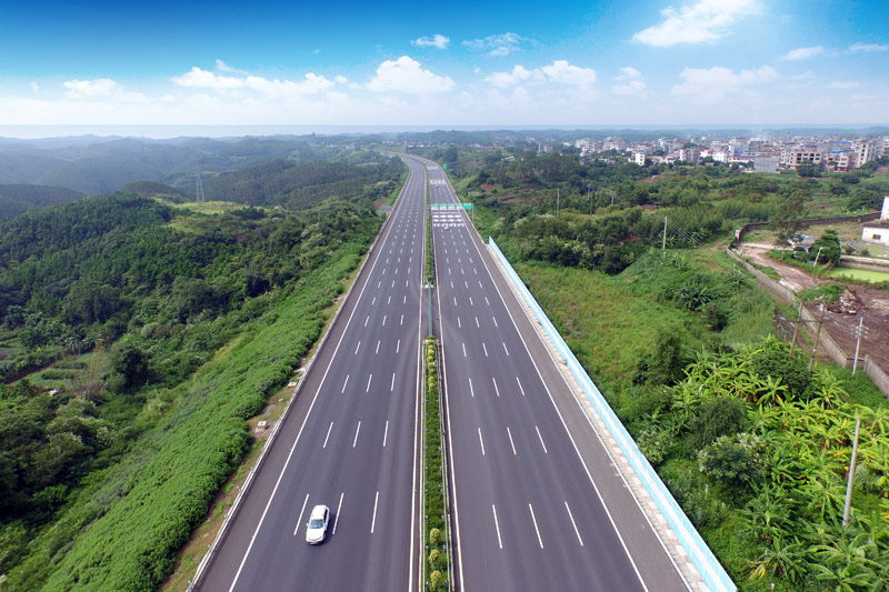 打造全区第一条八车道高速公路养护管理示范路。公司供图