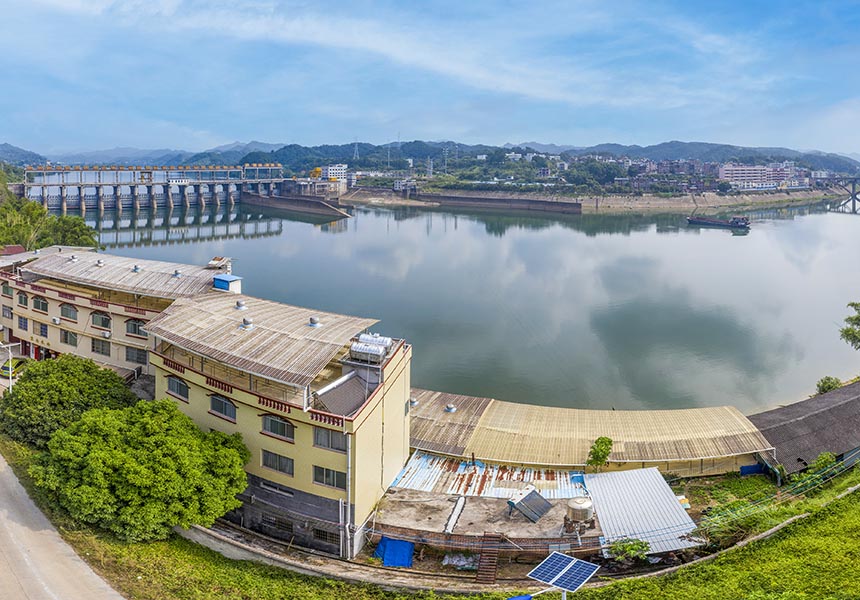 梧州市苍梧县京南镇沿河景色。何华文摄