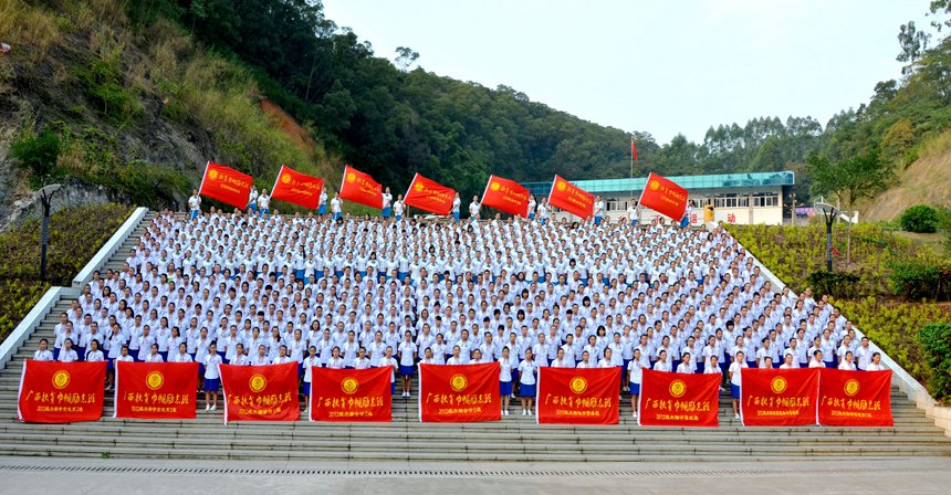 1.广西扶贫巾帼励志班合影